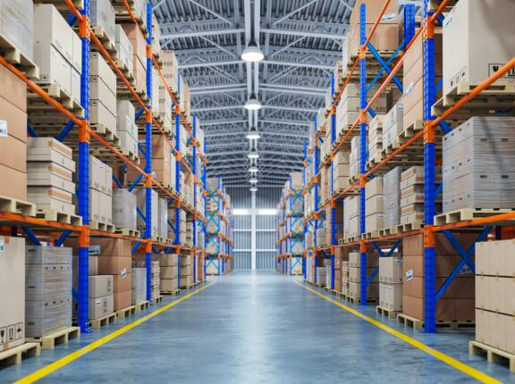 Logistique éclairage LED entrepôt industriel